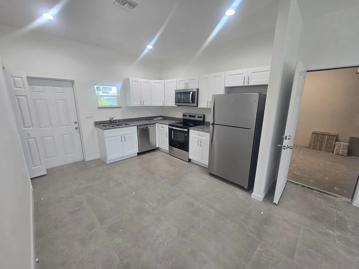 New 2/2/1 Single Family Home Inlehigh Acres — Photo 4