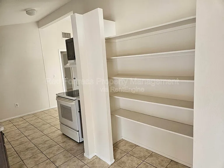 1635 Newport Ct — Photo 5