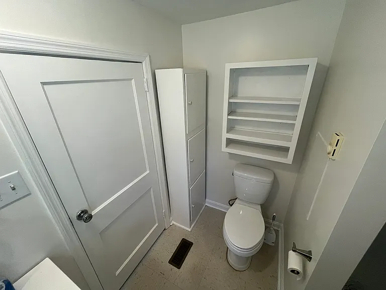 328 Tyrone St — Photo 18