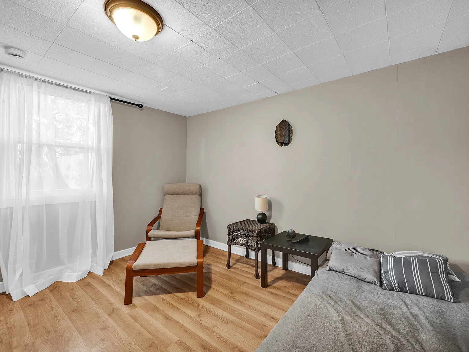 4 bed, 1320 sqft, $1,499 — Photo 2
