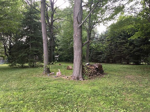 3rd image of 7165 Courtland Dr NE