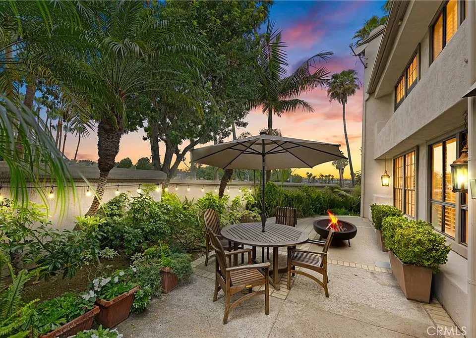 1 Sea Cove Ln
