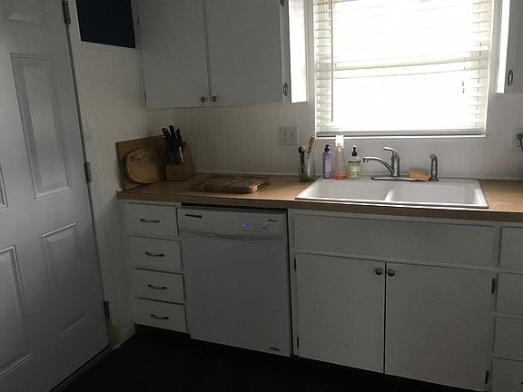 3rd image of 2606 Hirsch Ave
