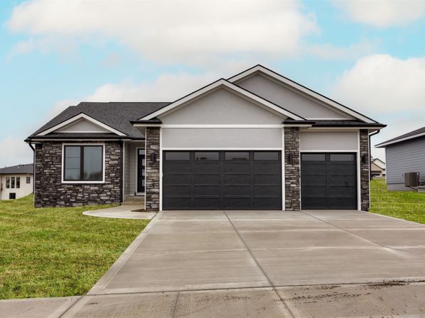 18258 Hidden Knl, Clive, IA 50325