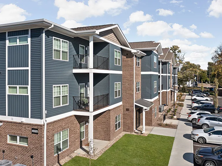 Forty Six Flats — Photo 32
