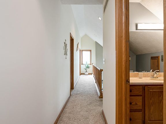 4th image of 2432 Meadow Dr
