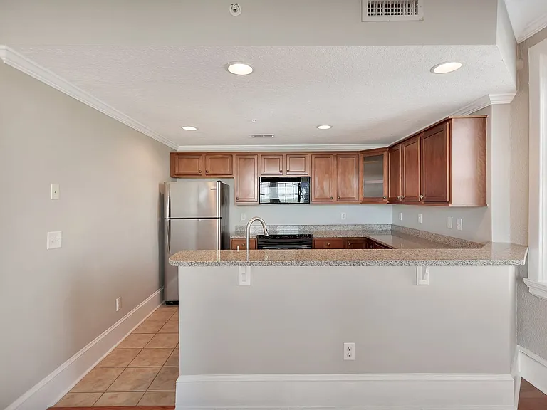 Calhoun Lofts & Thunderbird Flats — Photo 18