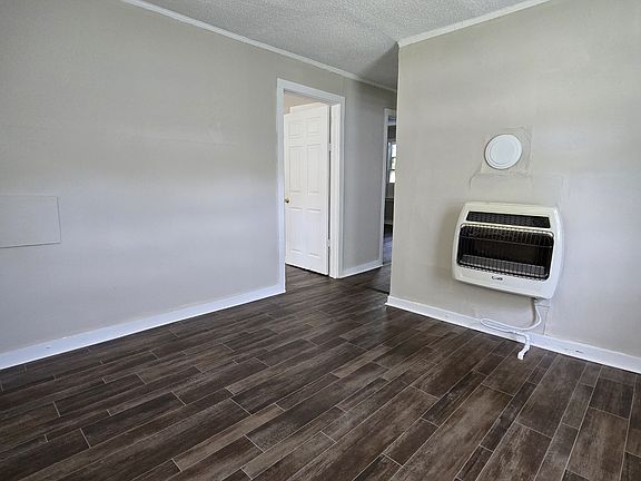 4th image of 855 Bowie St