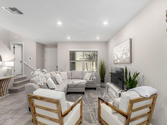 5th image of 729 E ZESTA Lane #102