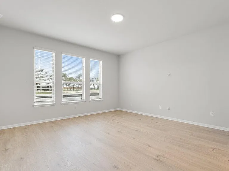 132 Condesa St — Photo 11