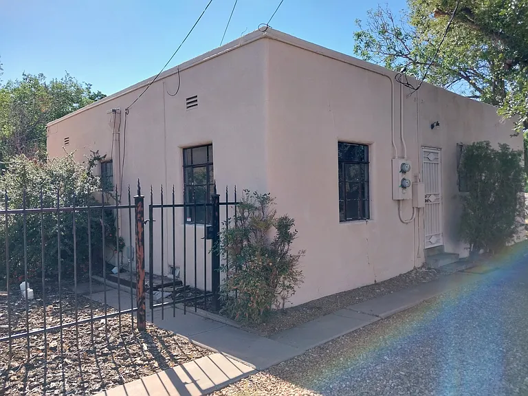 1015 Candelaria Rd NW — Photo 30