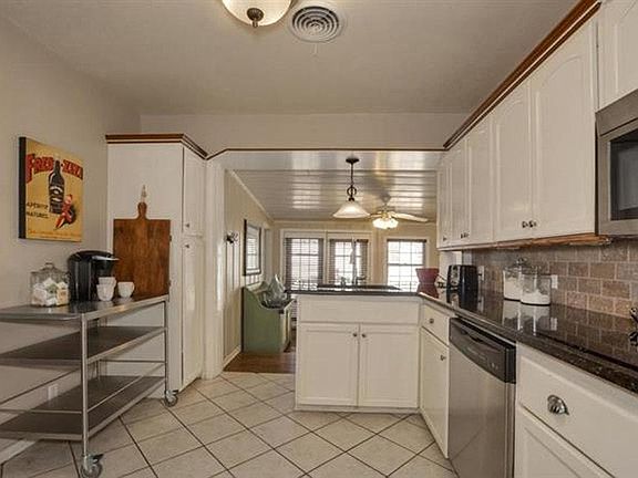 5th image of 6400 Kenwick Ave