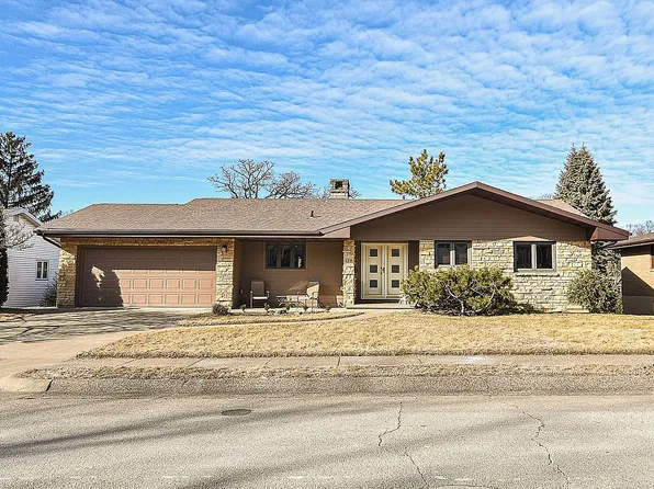 135 Croydon Crst, Dubuque, IA 52001