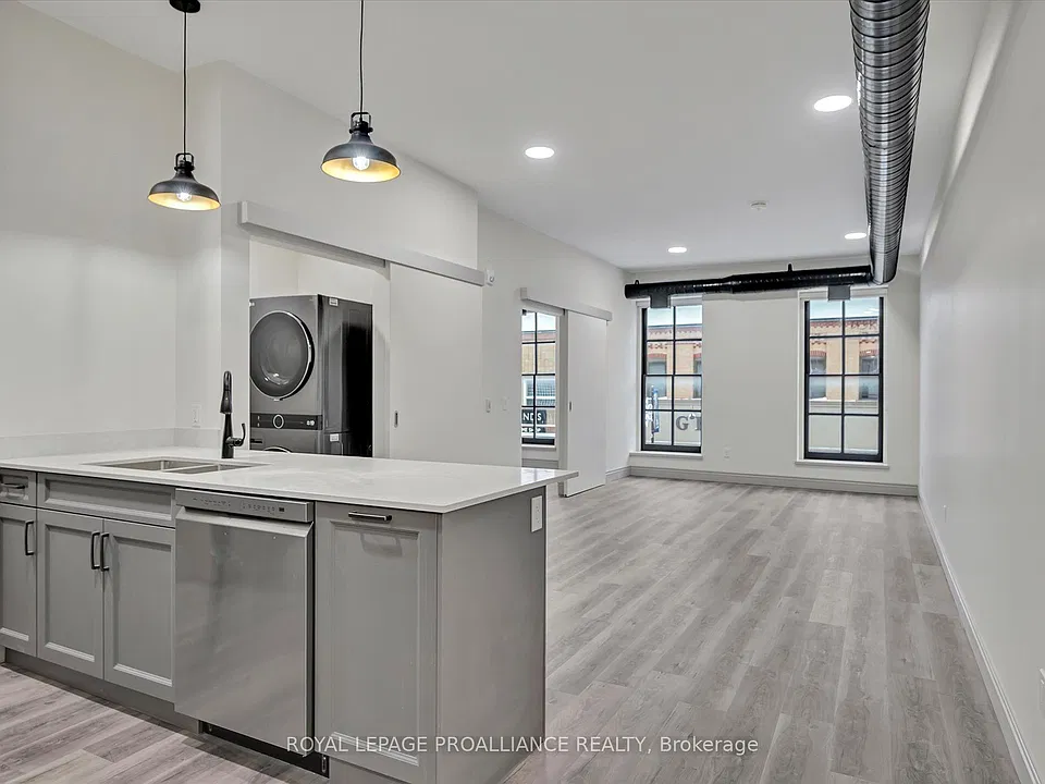 380 George St N #1A