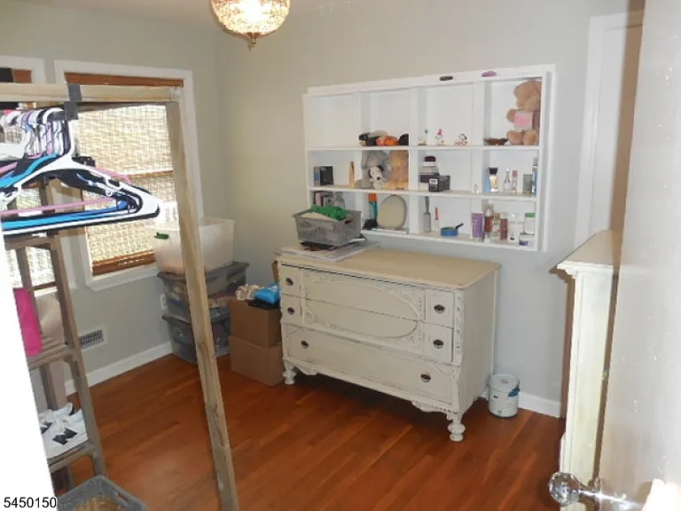 65 Fernwood Cres — Photo 6