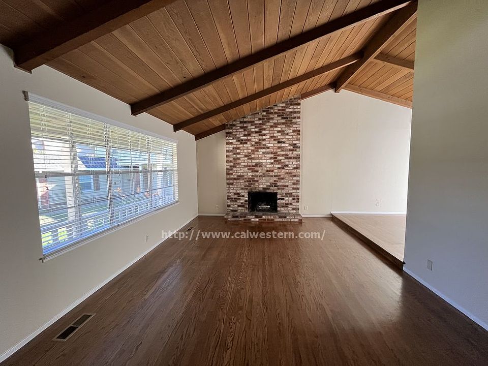 1st image of 1085 Sargent Dr