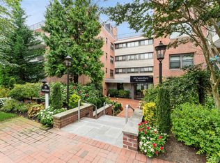 20 Canterbury Rd APT 2F, Great Neck, NY 11021