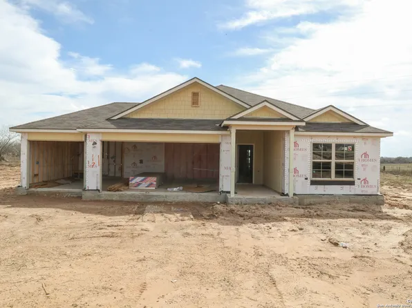 117 Pendleton Cove, Floresville, TX 78114