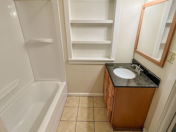 4th image of 7 Pleasant St Unit 1