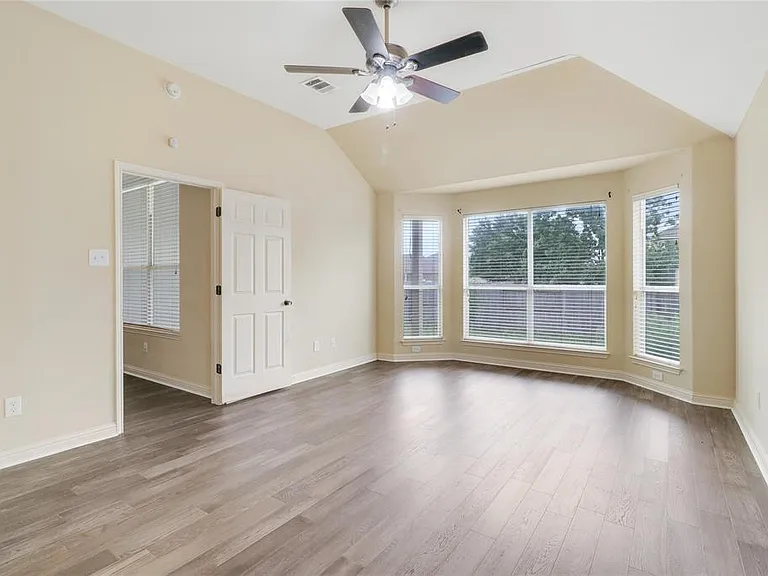 3608 Glastonbury Trl — Photo 17