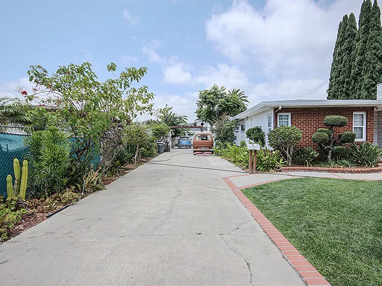 9381 Nichols Dr — Photo 30