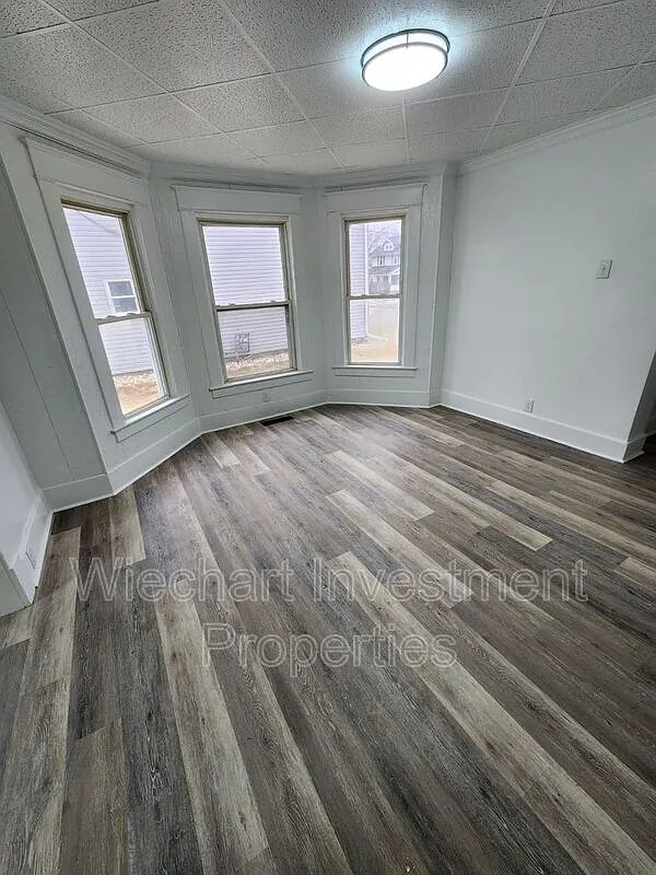 2 bed, 1.0 bath, 1004 sqft, $1,150 — Photo 2