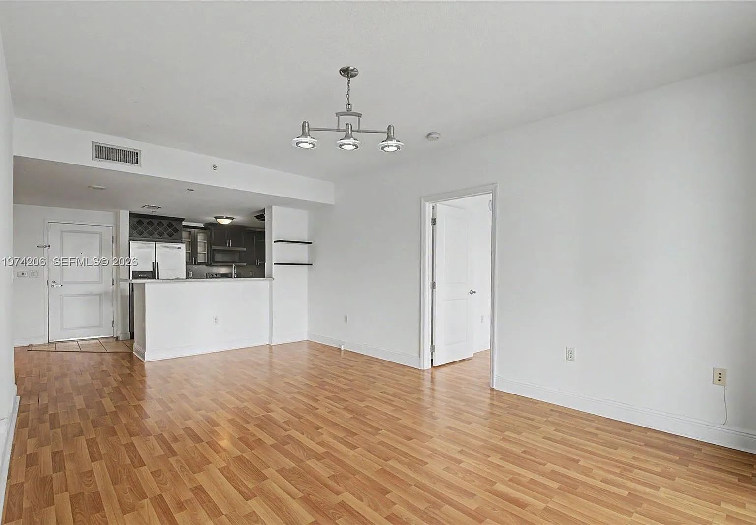 2 bed, 1023 sqft, $3,600 — Photo 2