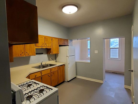 5th image of 3217 W Potomac Ave #1