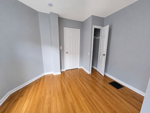 5th image of 406 Comstock St