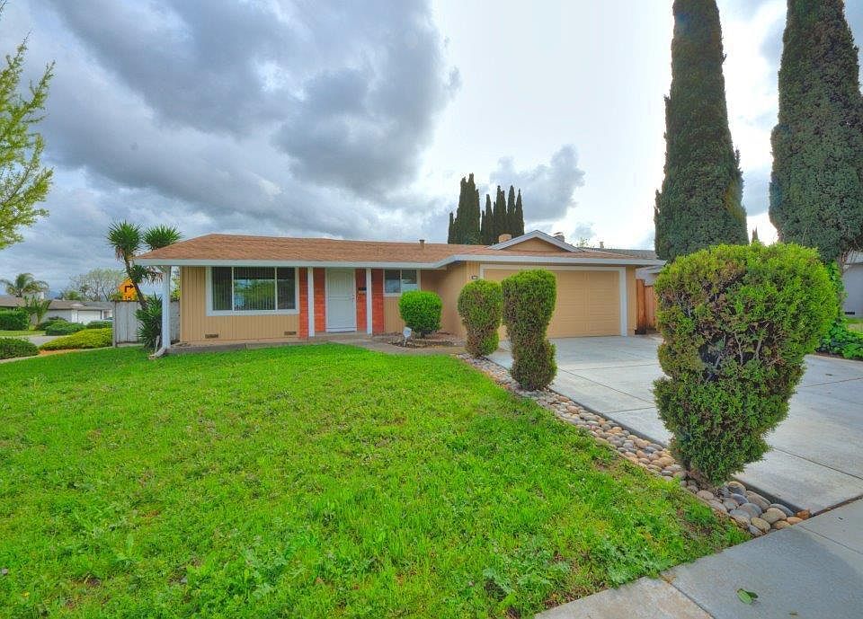 1st image of 452 Safari Dr