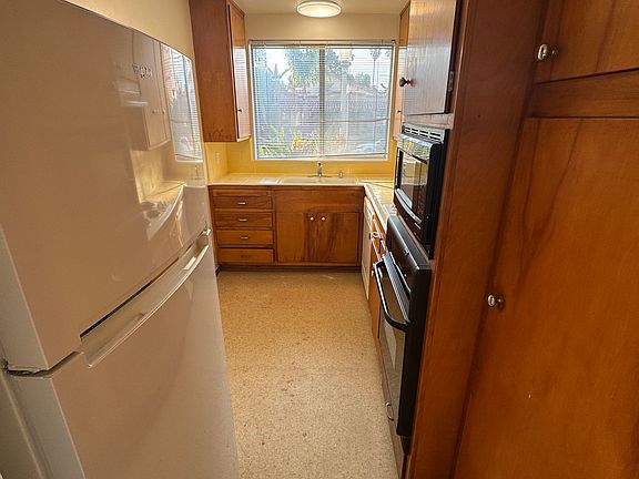 4th image of 206 Belmont Ave APT 1
