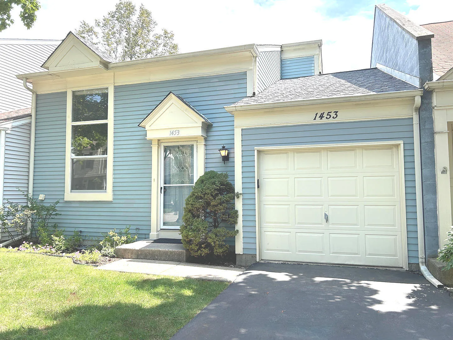 2 bed, 1.5 bath, 1196 sqft, $2,395 — Photo 1