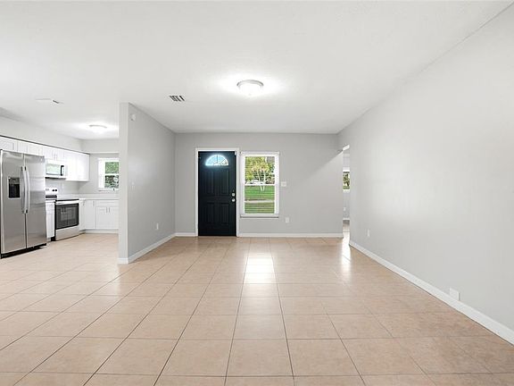 4th image of 301 Terrace Dr E
