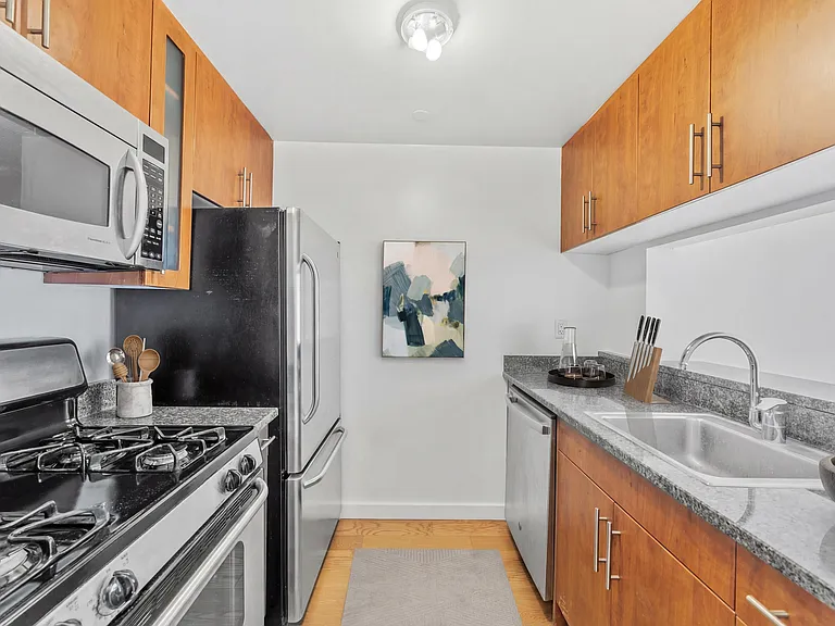 260 W 54th St #31F — Photo 4