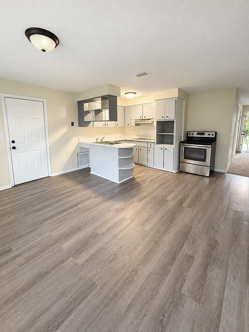1st Month Free Rent 3 Bed 2 Bath | Single Car Garage | Washer/Dryer Hookups | Central Air | Pet F... — Photo 3