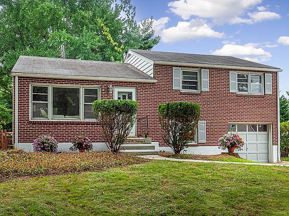 2nd image of 4 Whitehall Cir