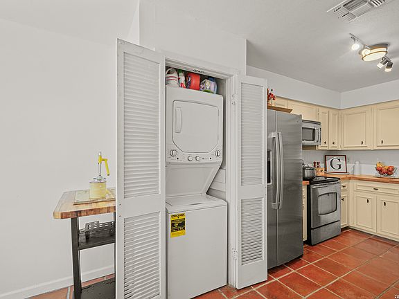 4th image of 7926 Broadway #102