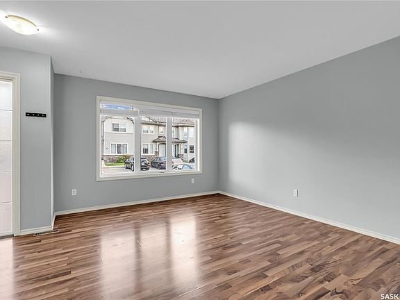 4th image of 415 Lynd Cres #213