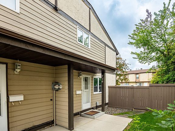 3rd image of 716 Clareview Rd NW