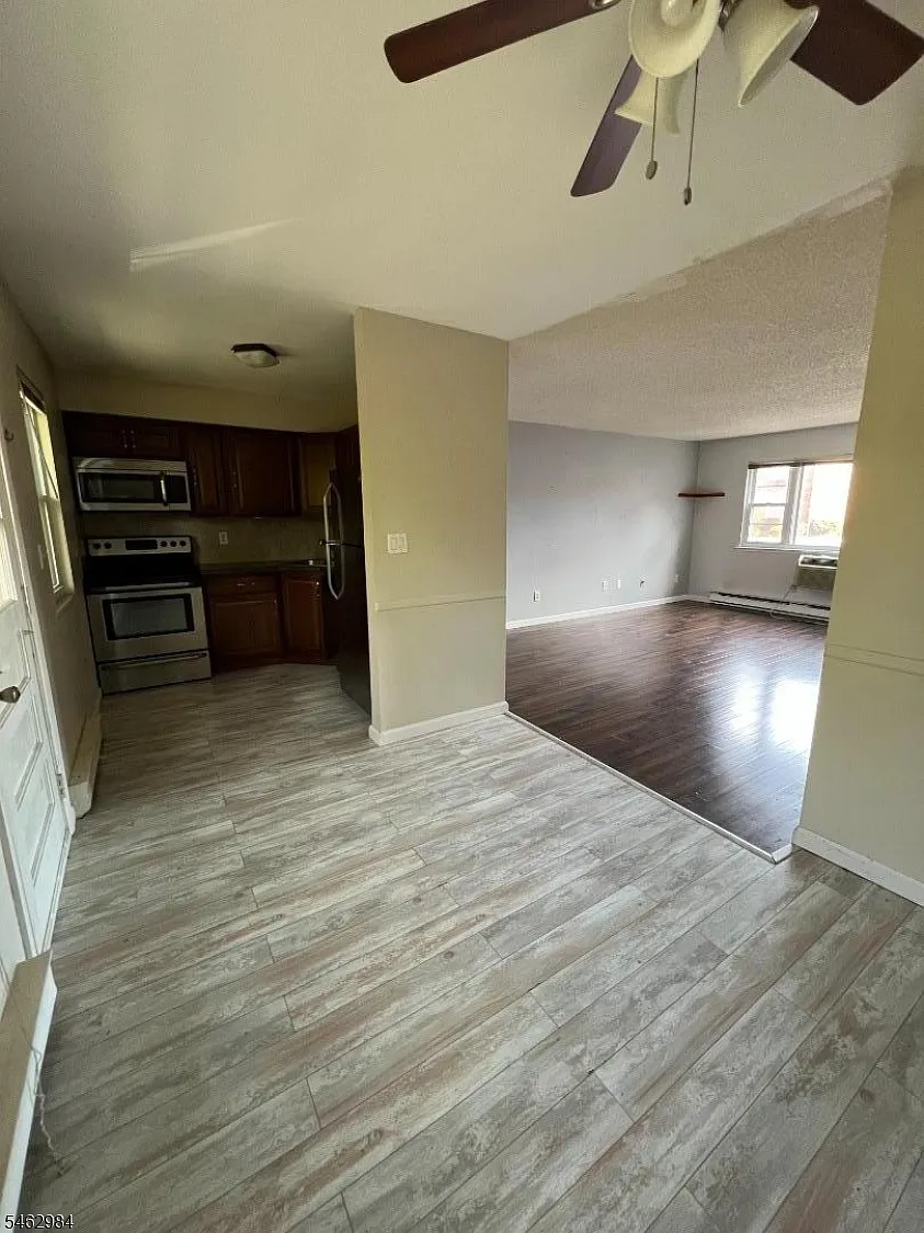 1 bed, 1.0 bath, $2,100 — Photo 3