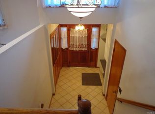 8 Tree Top Ln, Monsey, NY 10952