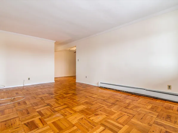 151-05 Cross Island Parkway image 3 of 18