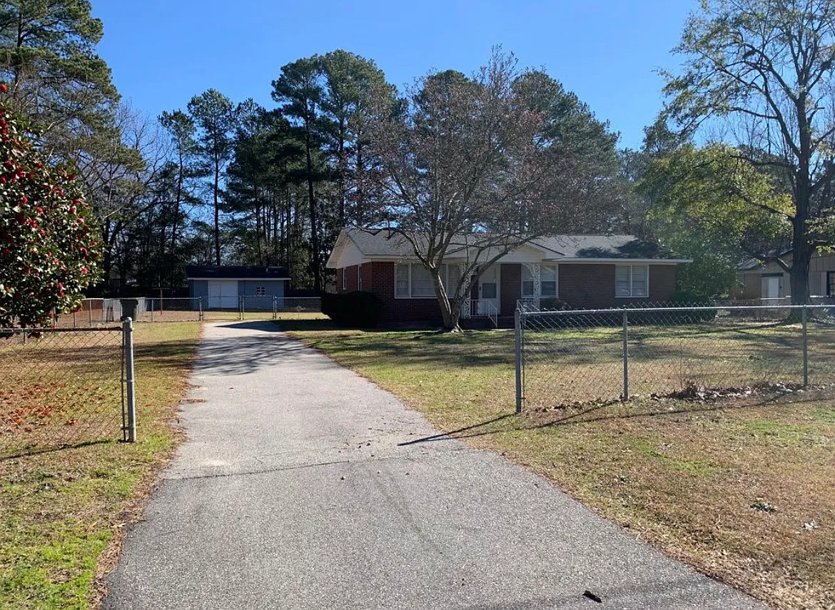 3 bed, 1104 sqft, $1,395 — Photo 2