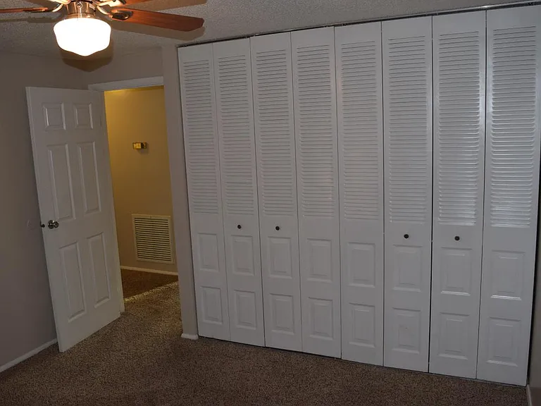 6805 Amberlake Dr — Photo 9