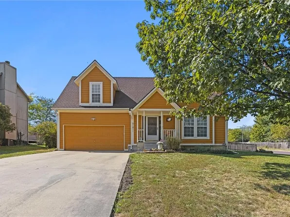 21811 S Race St, Spring Hill, KS 66083