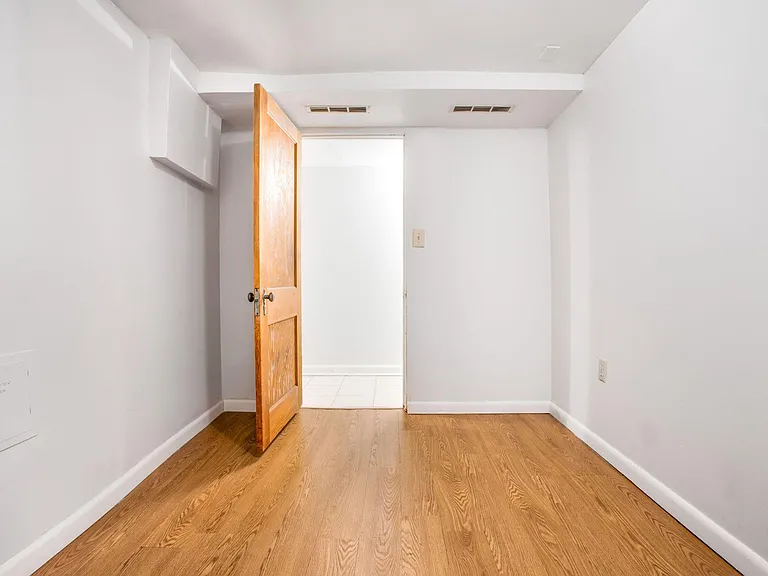 55 Farragut Pl NW #1 — Photo 14