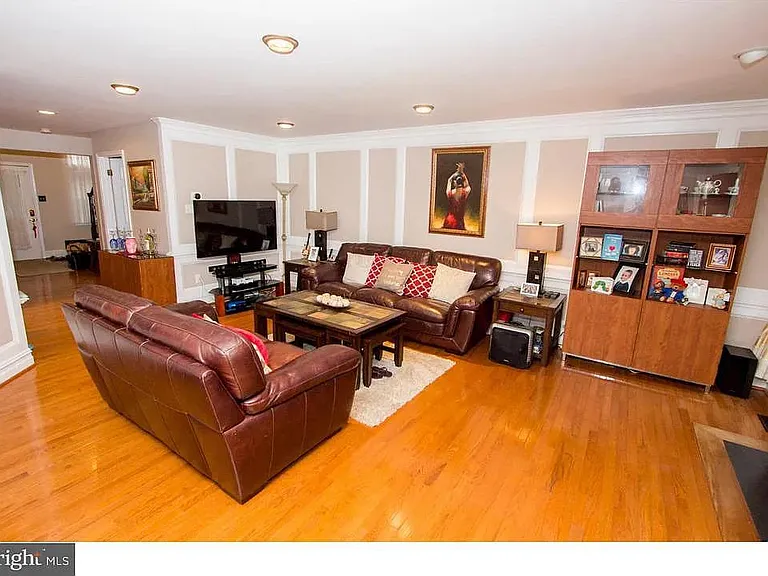 141 Summerhill Ct — Photo 3