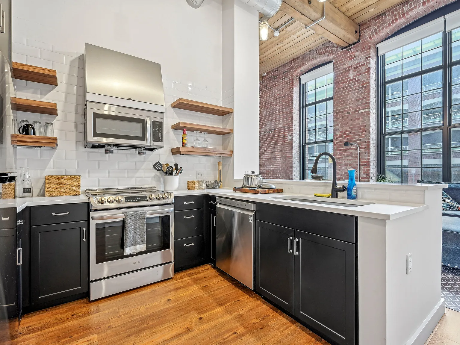 Riverwalk Apartments — Photo 1