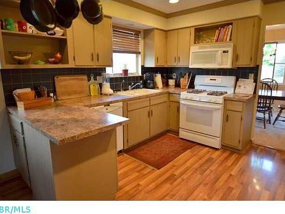 5th image of 19 Wesleyan Cir