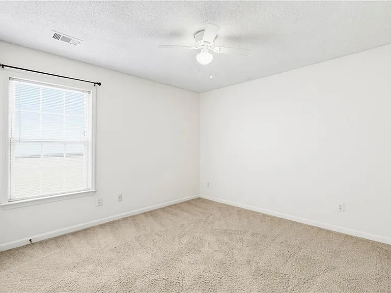 490 Chippenham Ct — Photo 28